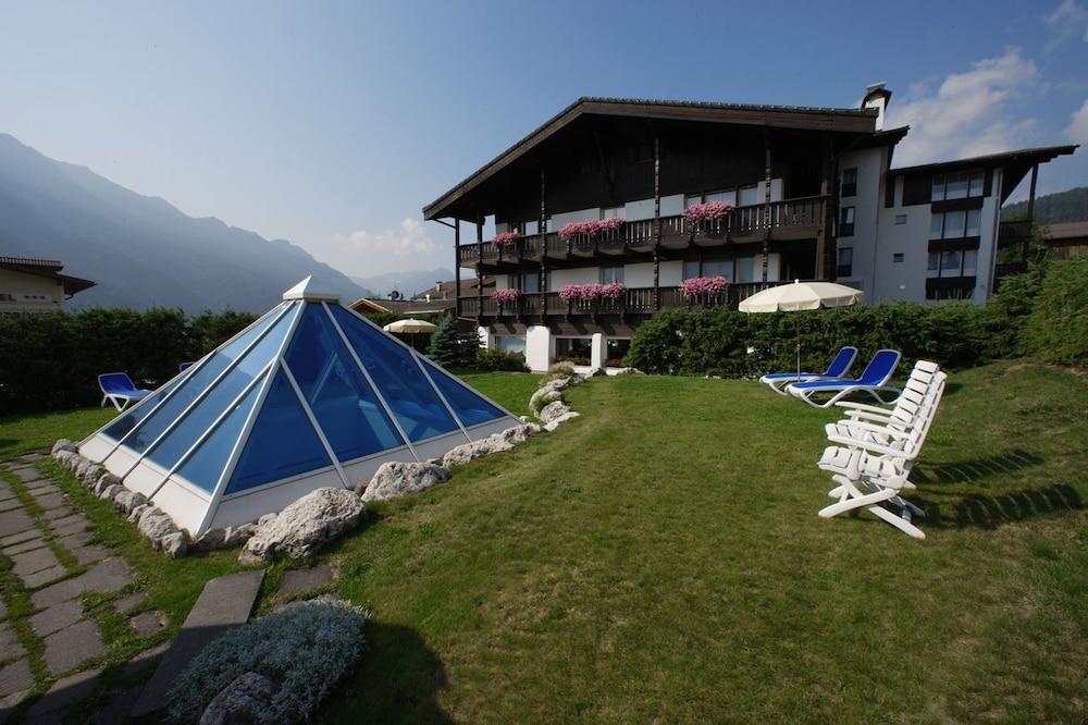 Alpen Hotel Corona Vigo di Fassa Eksteriør bilde