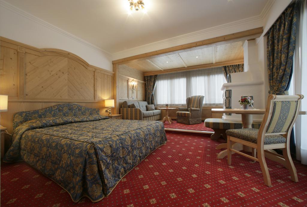 Alpen Hotel Corona Vigo di Fassa Rom bilde