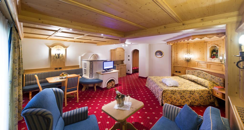 Alpen Hotel Corona Vigo di Fassa Eksteriør bilde