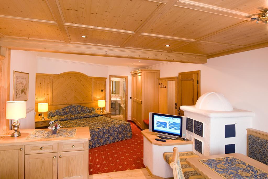 Alpen Hotel Corona Vigo di Fassa Eksteriør bilde
