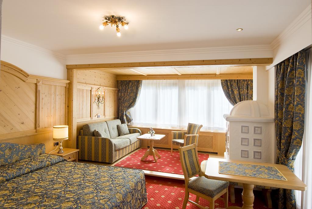 Alpen Hotel Corona Vigo di Fassa Eksteriør bilde