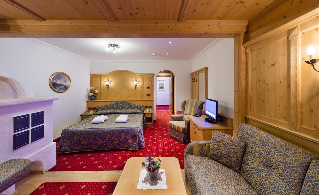 Alpen Hotel Corona Vigo di Fassa Eksteriør bilde